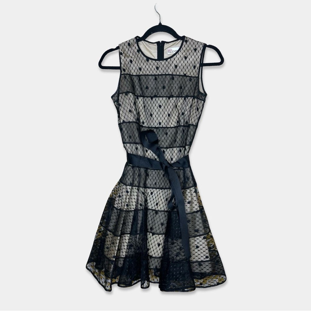 RED VALENTINO Dress Size 40 Black Tan/Beige Lace Looking Exterior Silk Lining